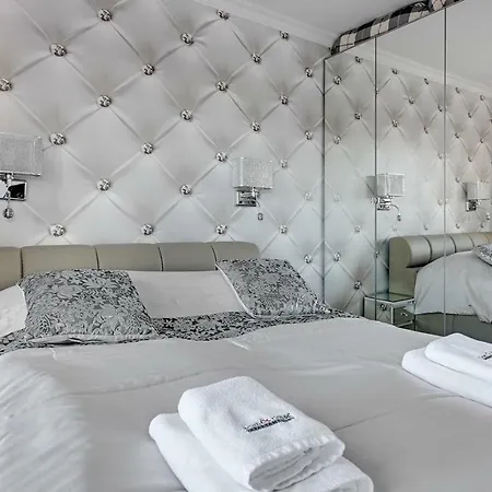 Frey Homes Waterlane Glamour Swimming Pool & * Gdaňsk