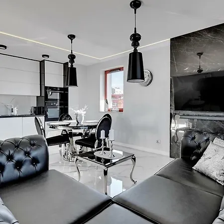 Frey Homes Waterlane Glamour Swimming Pool & Apartmán *