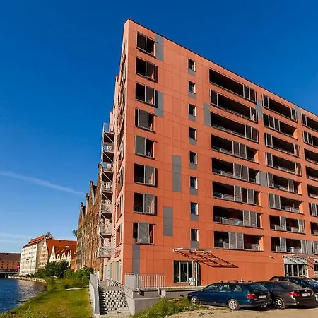 Frey Homes Waterlane Glamour Swimming Pool & Gdaňsk
