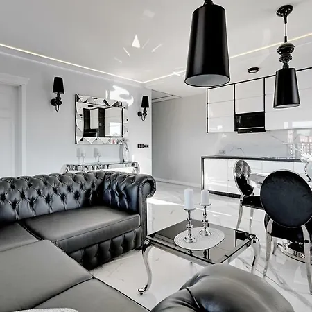 Frey Homes Waterlane Glamour Swimming Pool &