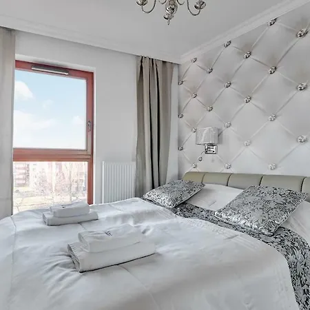 Frey Homes Waterlane Glamour Swimming Pool & Апартаменты